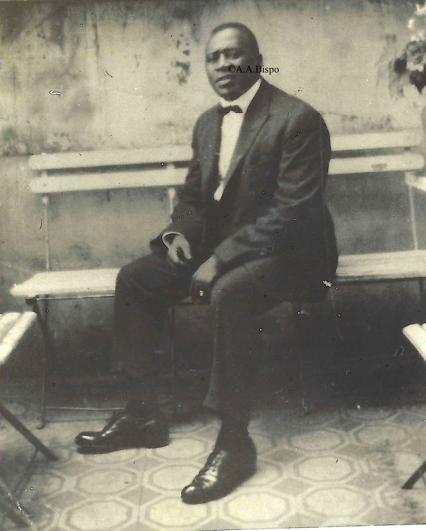 Compositor e regente Carlos Criu, mestre da Irmandade do Rosário dos Homens Pretos de S. Paulo e fundador da orquestra de jazz Carlos Cruz de S. Paulo. Acervo A.A.Bispo. Copyright