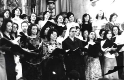 Delly Cardoso Carrapatoso e membros do Coro e Orquestra de Música Sacra Paulista reg. A.A.Bispo, S.Paulo 1974