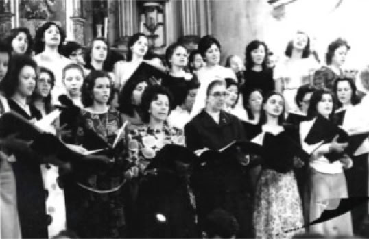 Coro e Orquestra de Música Sacra Paulista em concerto com obras de Elias Lobo e Manoel dos Passos na Igreja da Boa Morte, S.Paulo 1974. Copyright